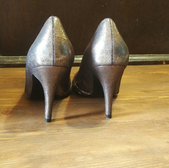 Metallic Gunmetal Gray Heels - size 8 - Picture 4 of 8